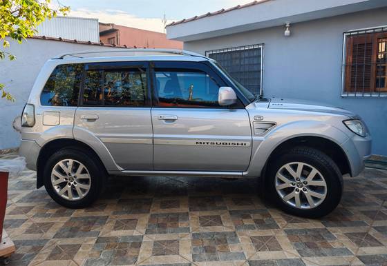 MITSUBISHI PAJERO TR4 2.0 4X4 16V FLEX 4P MANUAL MITSUBISHI PAJERO TR4 2.0 4X4 16V FLEX 4P MANUAL